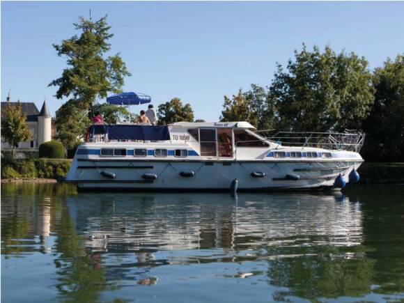 Self-drive Canal Boat Tarpon 42 Trio Prestige - Bow Thruster to facilitate maneuvres in Locks