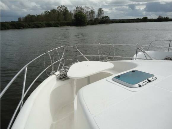 Boating Holidays with Confort 1350 VIP - Another at the Front