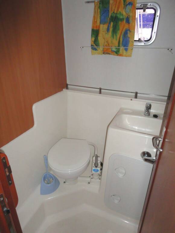 Boating Holidays with the Tarpon 37 Duo Prestige - Bathroom with Electric Toilet