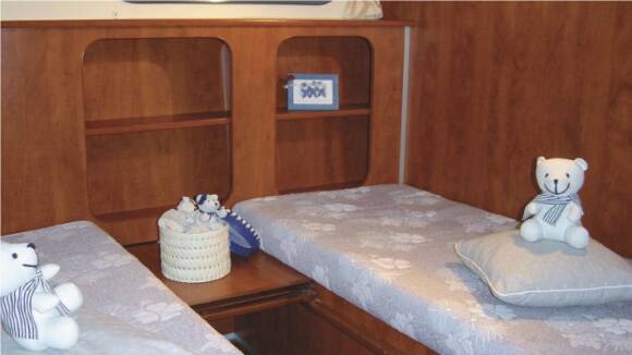 Confort 1350 B - Rear Cabin with either 1 Double Bed or 2 Single Beds