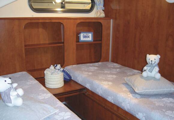 Confort 1350 - Rear Cabins, choice between a Double Bed or 2 Single Beds